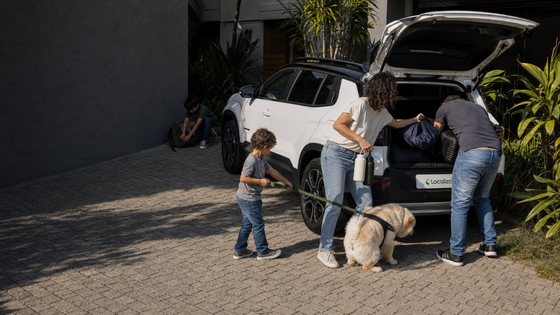 localiza-jeep-avenger-branco-familia-natural-bplus-v3-1920x1080
