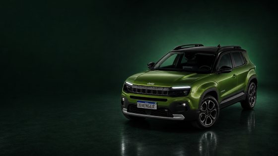 localiza-jeep-avenger-verde-estudio-angulo-05-elevado-1920x1080